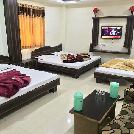 Hotel Vrandavan Palace Near Mahakal Temple อุจเจน ภายนอก รูปภาพ