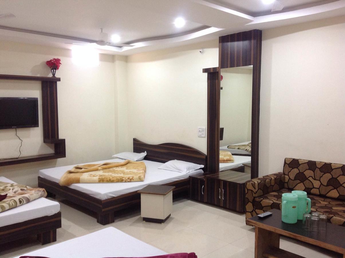 Hotel Vrandavan Palace Near Mahakal Temple อุจเจน ภายนอก รูปภาพ