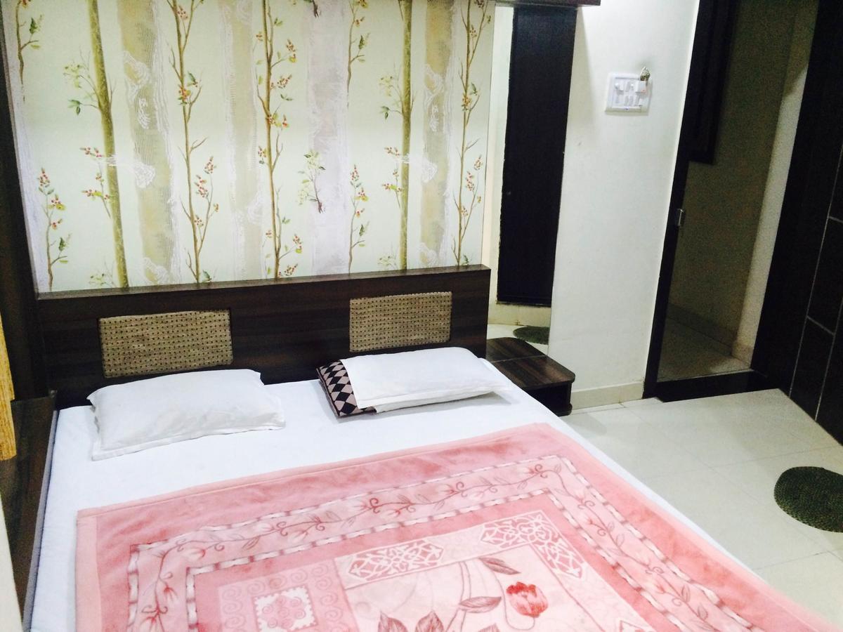 Hotel Vrandavan Palace Near Mahakal Temple อุจเจน ภายนอก รูปภาพ
