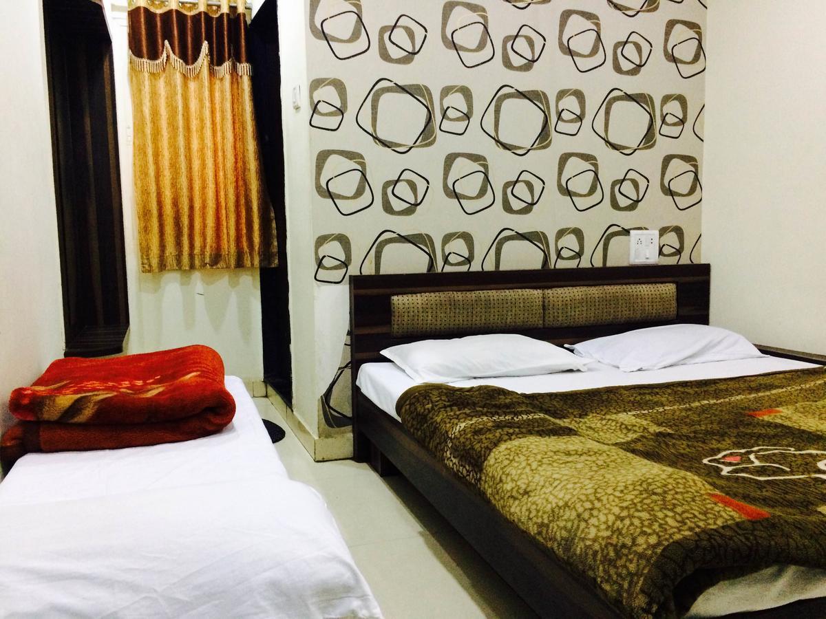 Hotel Vrandavan Palace Near Mahakal Temple อุจเจน ภายนอก รูปภาพ
